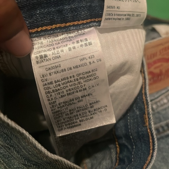 Levi’s Denim Women's Shorts with Embroidered Geometric Pattern size 28 - Picture 11 of 12